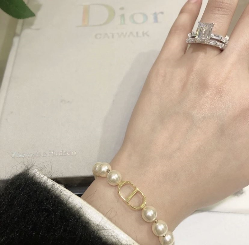 chr1st1an D10r bracelets